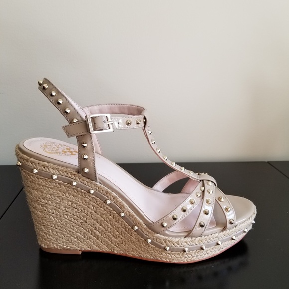 vince camuto lereena cut out wedge